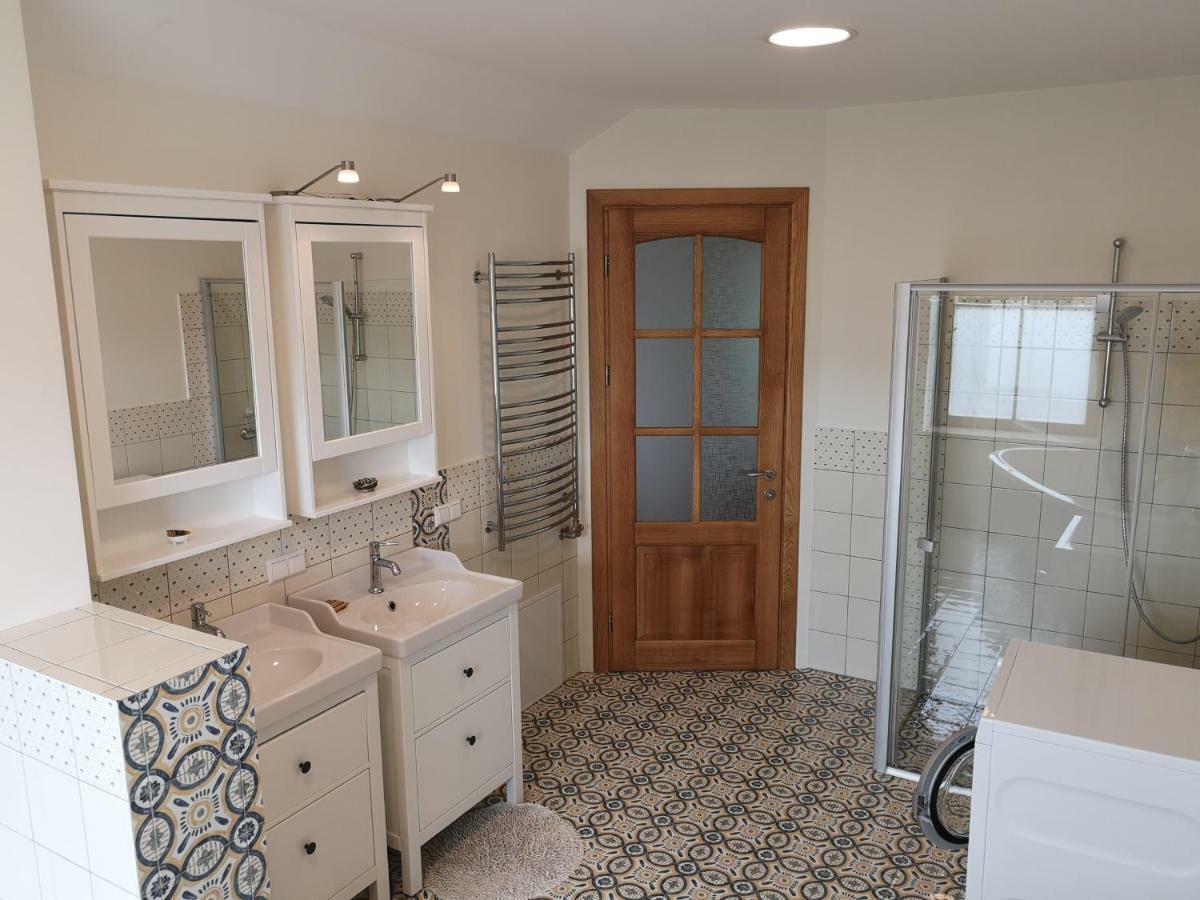 9 Min From Palanga! Luxury House On The River And Sauna Kretinga Εξωτερικό φωτογραφία